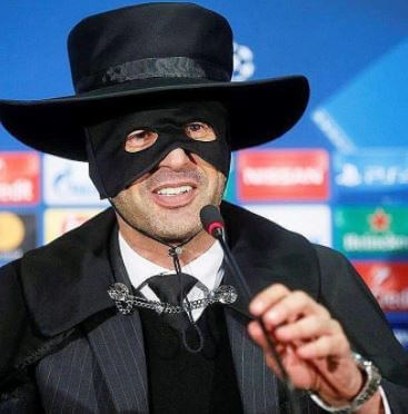 Paulo Fonseca with Zorro mask during the press conference in 2017.